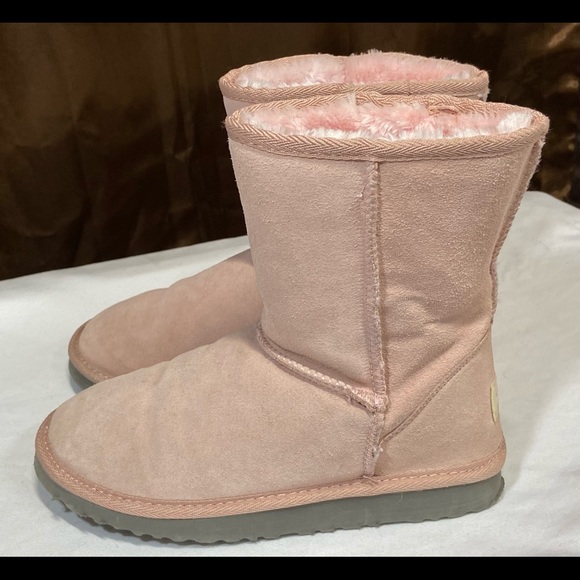 UGG Classic Short Boots - Picture 2 of 9